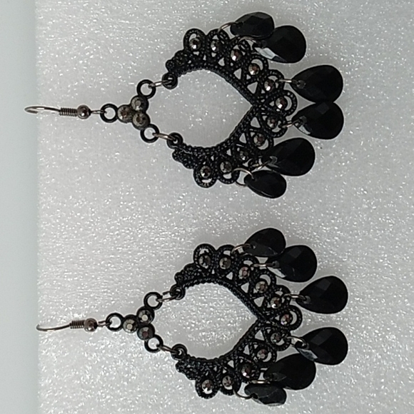 Jewelry - Black bead "macrame" pattern earrings